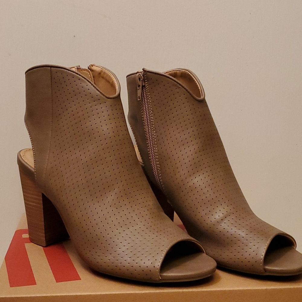 New Directions Perforated Heel